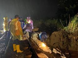 Air Meluap Lagi di Jalur KA Gubug-Karangjati, Ratusan Petugas Kerahkan Alat Berat