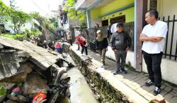 Bey Machmudin Tinjau Lokasi Terdampak Banjir di Arjuna Bandung