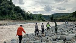 Proses Pencarian Korban Terbawa Arus Sungai Cikandang Masih Berlangsung