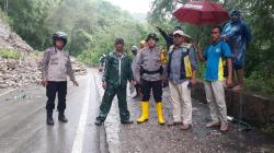 Akses Jalan Negara Jurusan Batu Putih-Kupang Normal Pasca Longsor