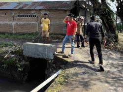 Pasca Banjir, TAGANA Dinas Sosial Dampingi Pj. Bupati Polman Pantau Sejumlah Titik Yang Berdampak