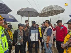 Tinjau Penanganan Banjir dan Longsor Pekalongan, Menteri Dody Instruksikan Percepat Buka Akses