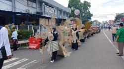 Karnaval Meriahkan Resepsi Harlah ke-102 NU di Tasikmalaya Tampilkan Pakaian Unik dan Atraksi Seni