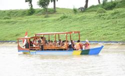 Tepati Janji, Dedi Supandi Serahkan Bantuan Pengembangan Wisata Baru di Kanal Cipelang