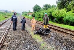 Nahas, Bidan Naik Motor Tertabrak KA Kertajaya di Jalur Rel Stasiun Mangkang-Kaliwungu