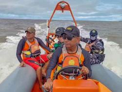 Perahu Ketinting Terbalik di Kali Betc, Satu Penumpang Masih Dalam Pencarian