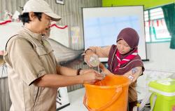 Siswa Sidoarjo Temukan Mikroplastik di Sungai Cemandi