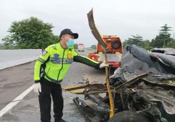 Kecelakaan Maut di Tol Jombang, Dua Pegawai Dinas Sosial Jatim Tewas, Berikut Identitasnya