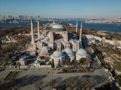 Pesona Arsitektur Megah Hagia Sophia, ini 10 Tempat Wisata Menarik di Negara Turki