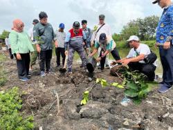 Pohon untuk Anak Cucu: Sinergi Hijau PHE ONWJ dan Warga Desa Cemara Kulon 