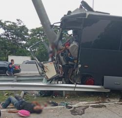 Kecelakaan Bus di Tol Pandaan, 1 Orang Tewas, Terjepit