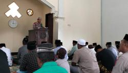 Polisi Baik Bripka Luqmanul Hakim, Khatib Salat Jumat Keliling Masjid di Batang