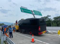 Bus Brimob Angkut Siswa Kecelakaan di Tol Pandaan-Malang, Sopir Tewas di Tempat