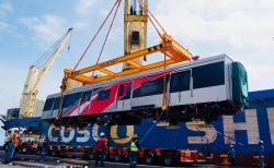 Pelindo Group Sukses Bongkar Muat 11 Rangkaian KRL Baru di Tanjung Priok