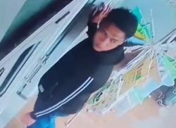 Pura-pura Ketuk Pintu, Wajah Pencuri di Rumah Warga Jombang Terekam Jelas di CCTV
