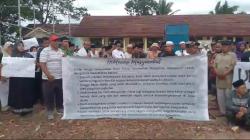 Aksi Lanjutan: Warga Demo Minta Kades Kerta Dipecat, Diduga Miliki Senpi Ilegal dan Narkoba!