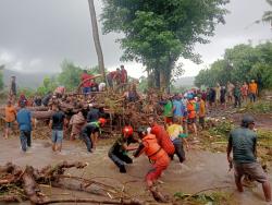 SAR Mataram : Banjir Bandang Bima Tiga Meninggal Dunia, Lima Orang Masih Hilang