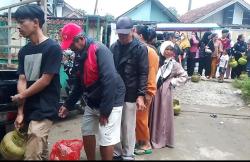 Derita Warga Tenjo Kabupaten Bogor Antri Berjam-Jam Hanya Demi  1 Tabung Elpiji 3Kg Bersubsidi