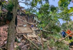 Hujan Deras,  Rumah Warga Longsor Hingga Rusak Berat