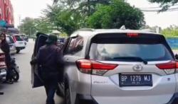 Viral Video Wanita di Batam Hendak Ditangkap Tiga Pria Mengaku Polisi, Dituduh Pakai Sabu