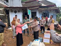 TNI-Polri, Bakti Sosial  Pasca Bencana Tanah Longsor di  Petungkriyono Pekalongan