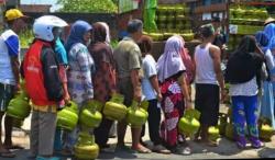 Masyarakat Pontang Tirtayasa Kabupaten Serang Keluhkan Kelangkaan Gas 3 Kg