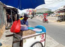 Setia dalam Pekerjaan, Ini Kisah Herman Selama 21 Tahun Menjajakan Es Doger