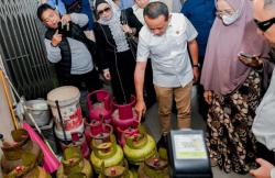 Menteri ESDM Sidak ke Pangkalan LPG di Pekanbaru, Sebut Untuk Awasi Permainan Harga