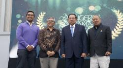 SBY Mendapatkan Penghargaan Lifetime Achievement dari SBM ITB