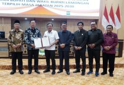 DPRD Lamongan Tetapkan Yuhronur Effendy sebagai Bupati Lamongan Terpilih