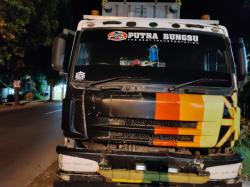 Truk Kontainer Tabrak Pohon di Jalur Deandles Lamongan, Satu Meninggal dan Tiga Luka Berat