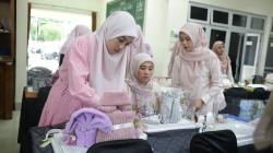 Tingkatkan Kreativitas Perempuan, PWP RU IV Cilacap Gelar Pelatihan Membuat Hantaran 