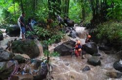 Tim SAR Gabungan Lakukan Pencarian Anak 8 Tahun yang Terseret Arus Sungai di Flores Timur