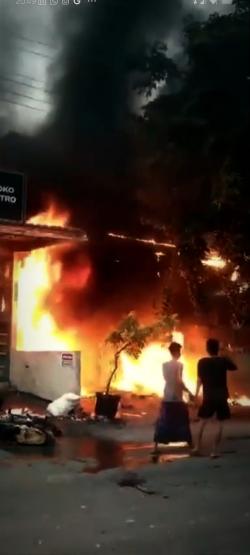 Toko Sembako Madura di Manyar Terbakar, Dua Sepeda Motor Ikut Hangus