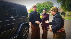 Ahmad Dhani Hadir di Acara Tingalan Jumenengan KGPAA Mangkunegara X, Mobil Mewahnya Jadi Sorotan