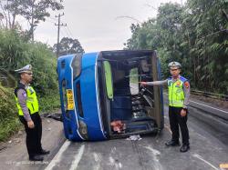 Kasatlantas Polres Way Kanan: 3 Orang Luka Ringan dan 4 Lainnya Sehat, dalam Laka Bus di Banjarmasin