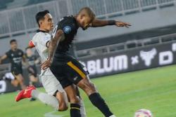 Brace Alex Martins Bantu Dewa United Kalahkan 10 Pemain Persija