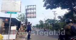 Keberadaan Kontsruksi Baliho di Jalan KS Tubun Kota Tegal Dipertanyakan