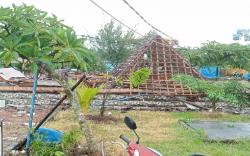 Angin Kencang Terjang Sragen: Puluhan Rumah Rusak, Pohon Tumbang Hambat Akses Jalan