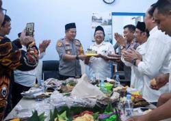 Hari Pers 2025, AKBP Ardi Kurniawan Beri Kejutan Tak Terduga Buat PWI Jombang