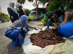 HPSN 2025: Dusun Mojoroto Wujudkan Zero Waste dengan Komposter Rumah Tangga