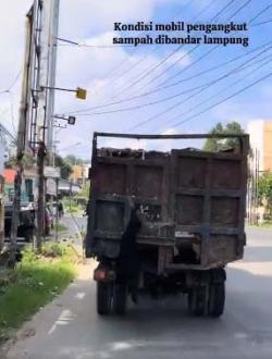 Truk Sampah Tidak Layak Pakai di Bandar Lampung Terekam Kamera, Bau Busuk Menyengat