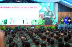 Panglima TNI Dampingi Presiden RI dalam Pengarahan kepada Dansat Jajaran TNI