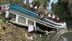 Bus Penumpang Terjun ke Jurang 51 Orang Tewas