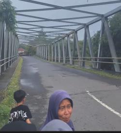 Jembatan Bakong di Lembar Lombok Barat Nyaris Ambruk