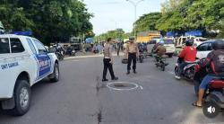 Tragis! Pasutri Berboncengan Motor Tabrak Lubang Jalan Arteri Yos Sudarso Semarang, 1 Tewas