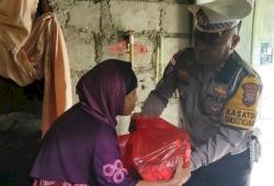 Polres Sumba Timur Gelar Operasi Keselamatan 2025, Bantu Lansia dengan Sembako