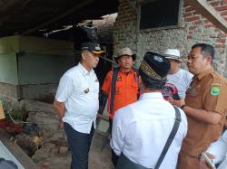 Belasan Rumah di Desa Cibalandong Subang Rusak Akibat Pergeseran Tanah