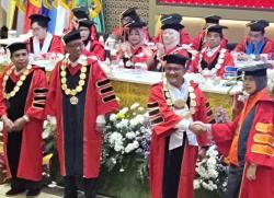 Tiga Guru Besar Baru Dikukuhkan di Untag Surabaya, Singgung Momen Unik hingga Sindiran Asam Sulfat