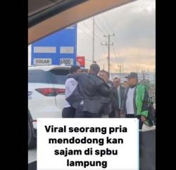 Dua Pria Cekcok di Depan SPBU Keluarkan Pisau dari Balik Jaket hendak Menikam, Berakhir Seperti Ini